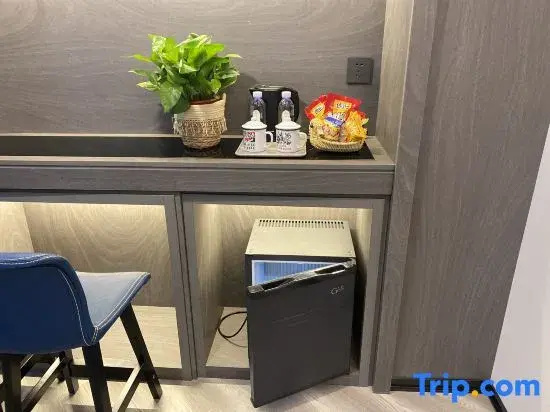Food & Beverage