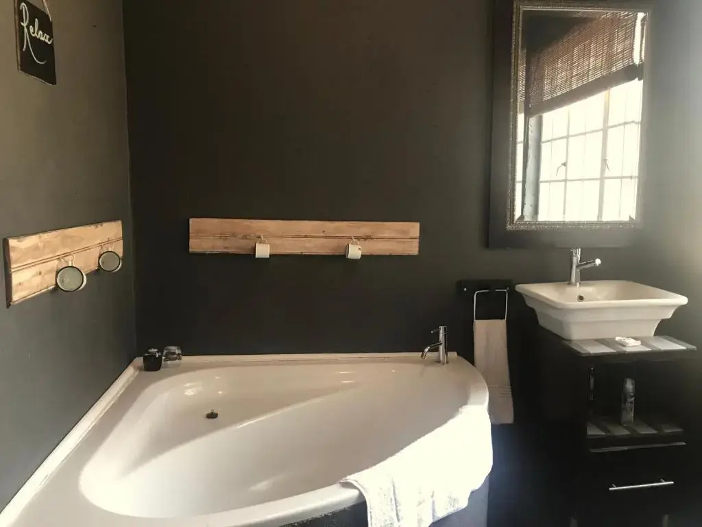 4 Bedrooms Cottage