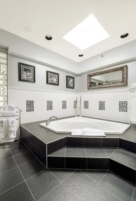 Rosellen Suites At Stanley Park - Chambres