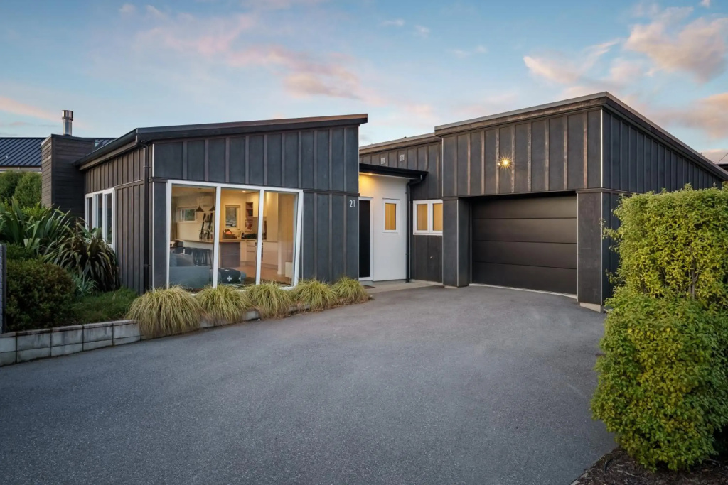 Kirimoko Retreat - Wanaka Holiday Home
