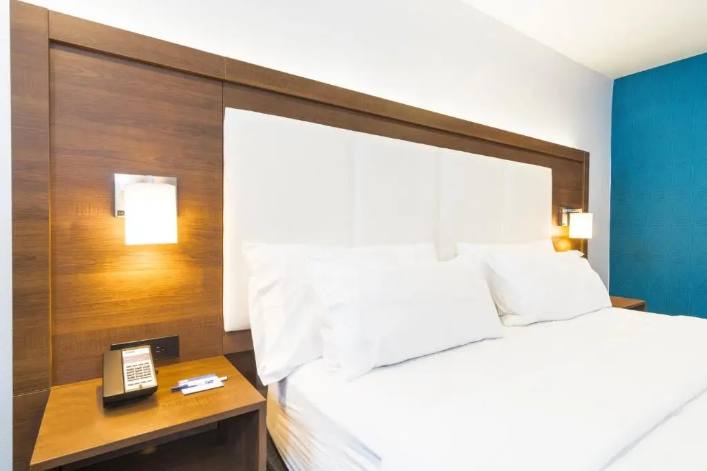 Holiday Inn Express & Suites Hollywood Walk Of Fame - Chambres