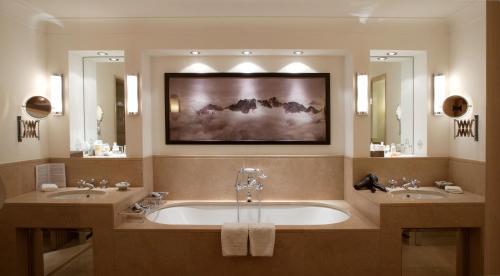 Hotel Almhof Schneider by null