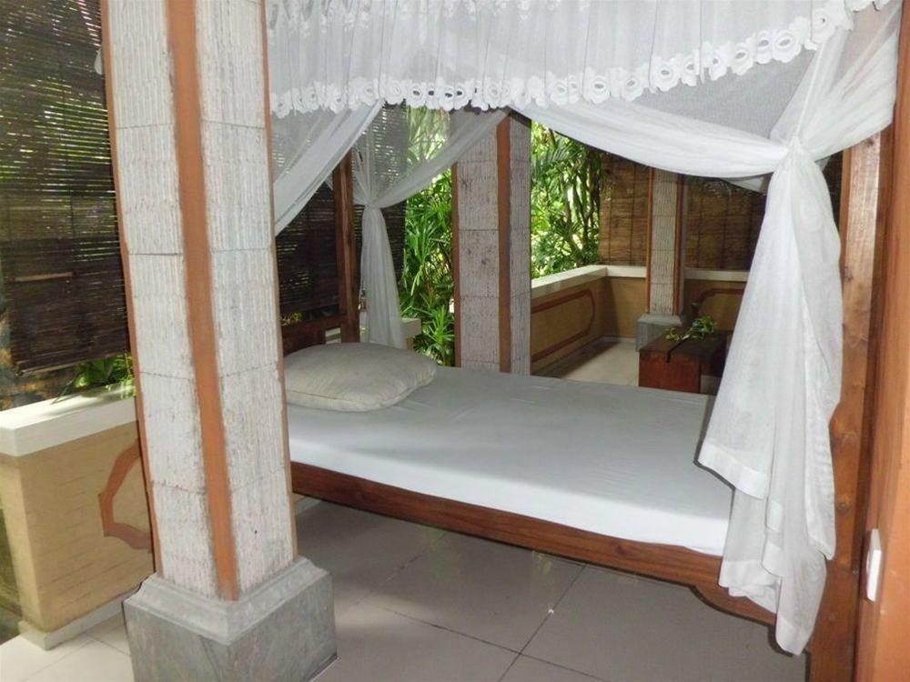 Отель Amed Cafe & Hotel Kebun Wayan в Пурвакерти