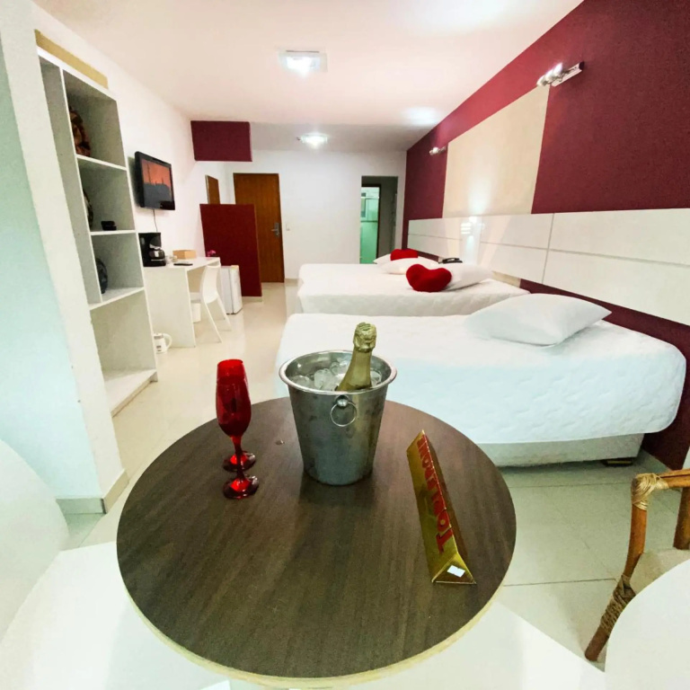 Emirates Hotel & Suítes — 2