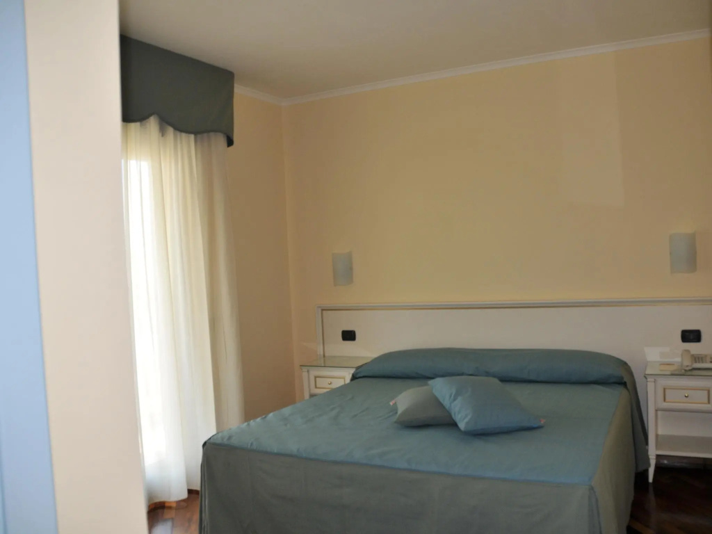 Classic Double room (full double bed)