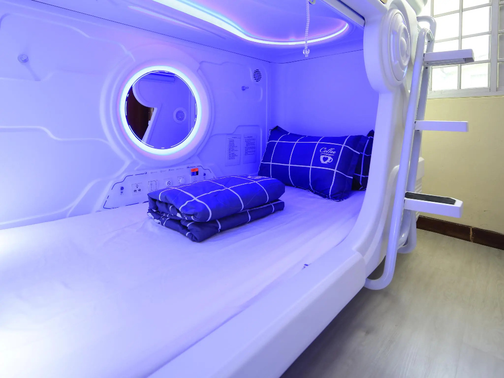 Superior Capsule