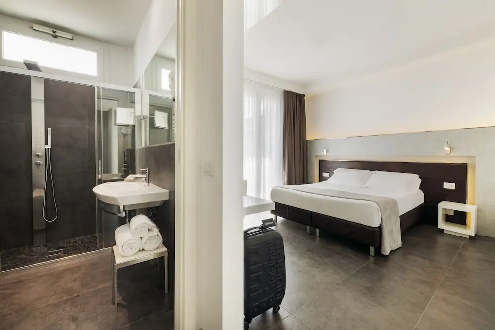 Standard Double room with balcony and with partial sea view (full double bed)