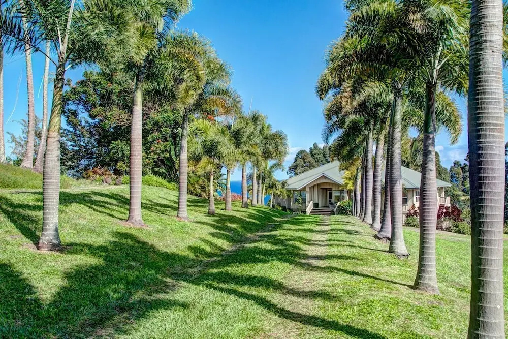 Hale Luana (Big Island) by Redawning