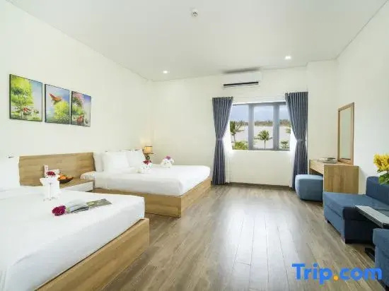Standard Triple room with river view