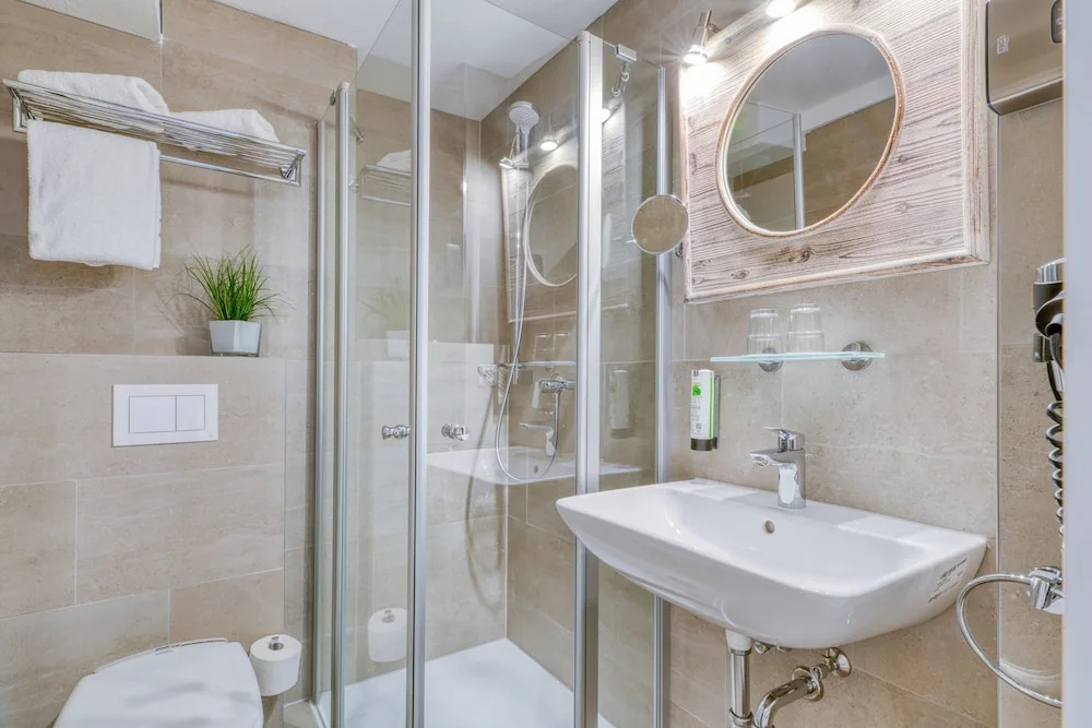 Classic Double room (full double bed)