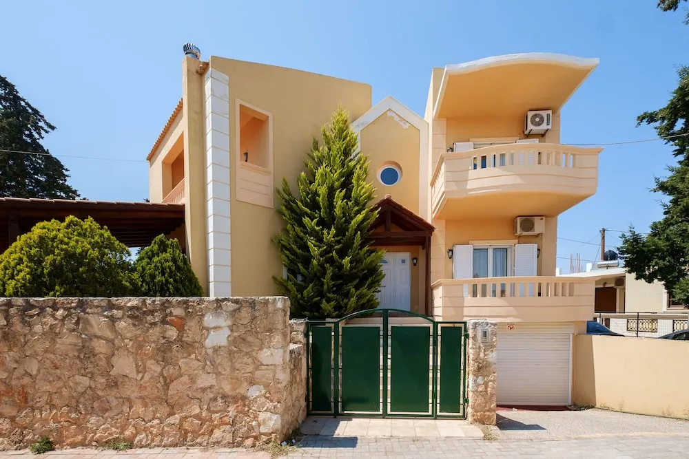 Relaxing Family Home near Beaches