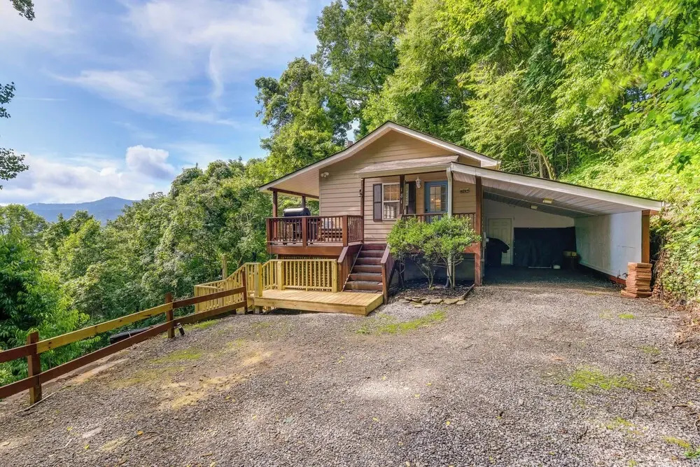 Mtn-view Escape w/ Hot Tub, 9 Mi to Skiing!