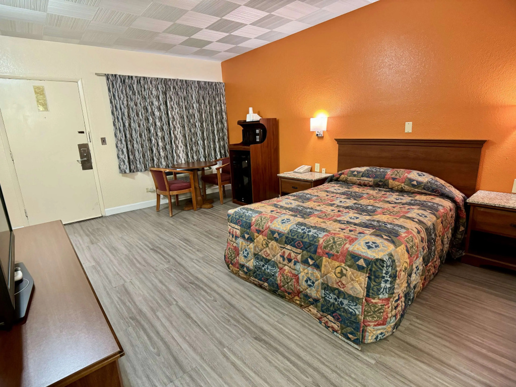 Standard Double room (full double bed)