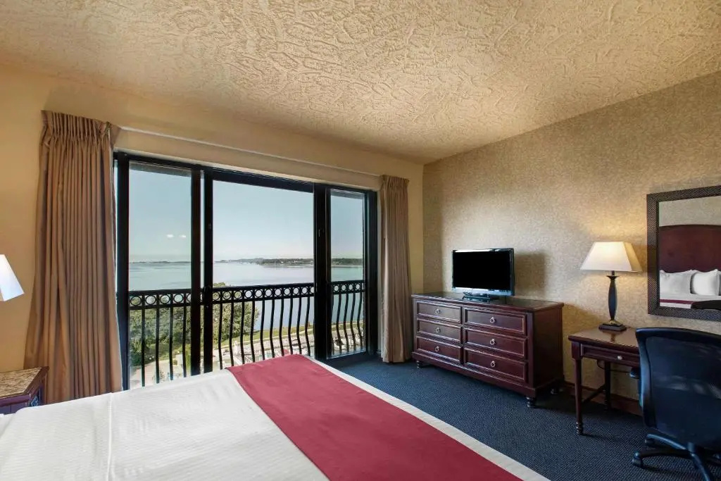 Shoreline Inn & Conference Center, an Ascend Collection Hotel - Chambres