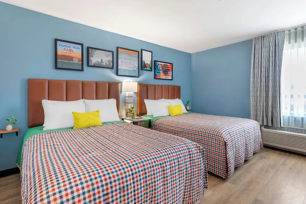 Standard Quadruple Suite