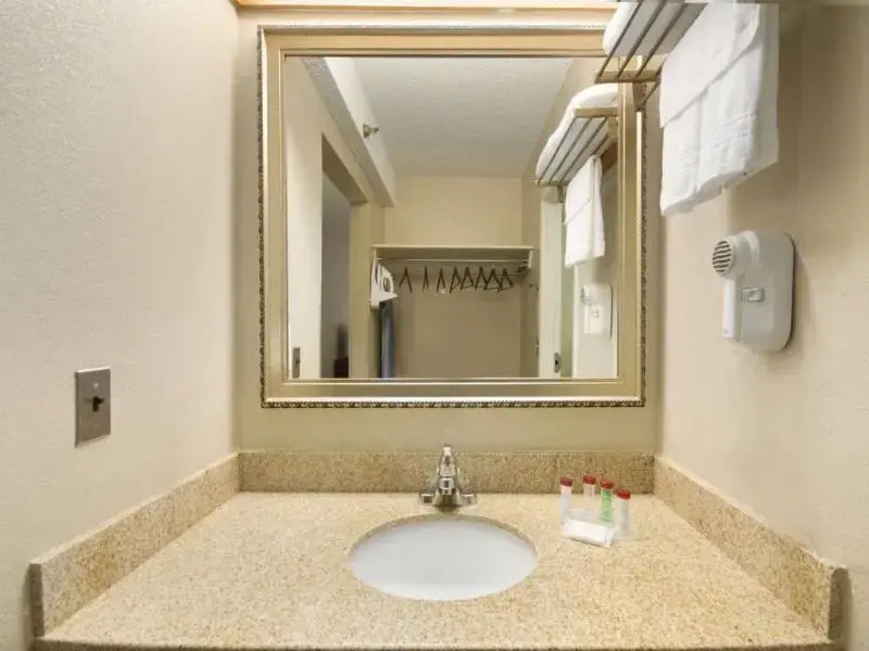 Standard Quadruple room with balcony