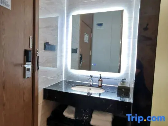 Madrigal hotel 70