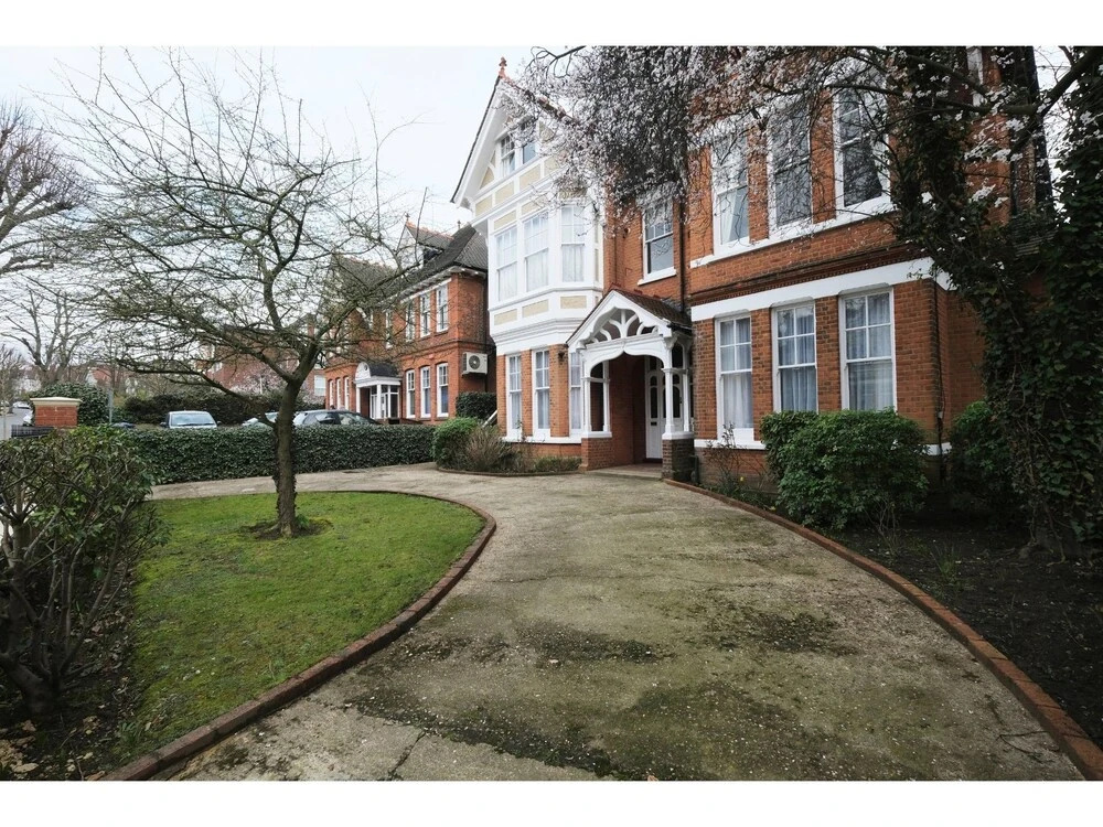 Amazing 3-bedroom Garden Flat for 6 in Ealing