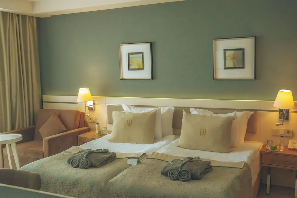 Standard Double room with partial sea view (full double bed)