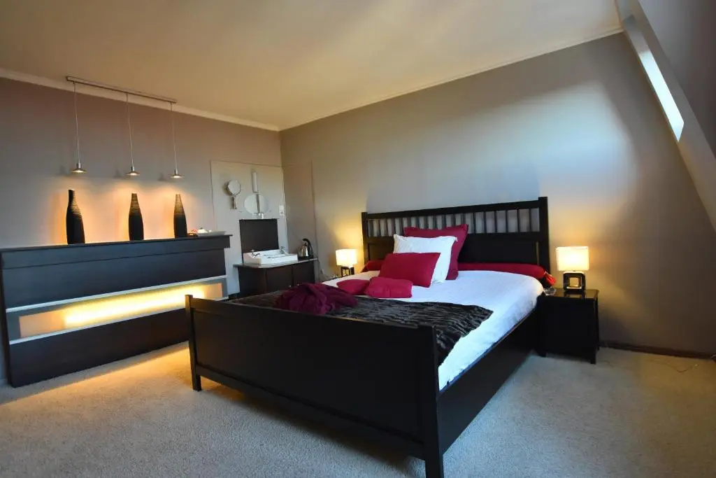 Versaille Double room (full double bed)