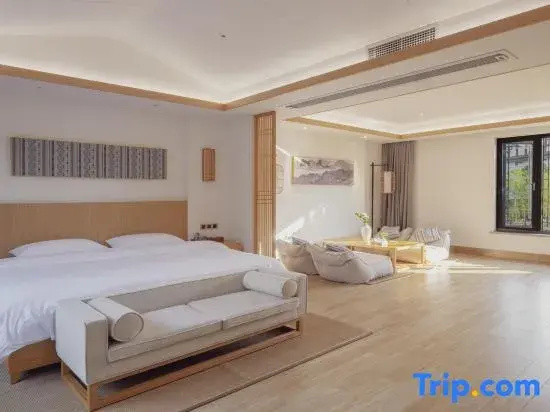 Deluxe Double Suite (full double bed)