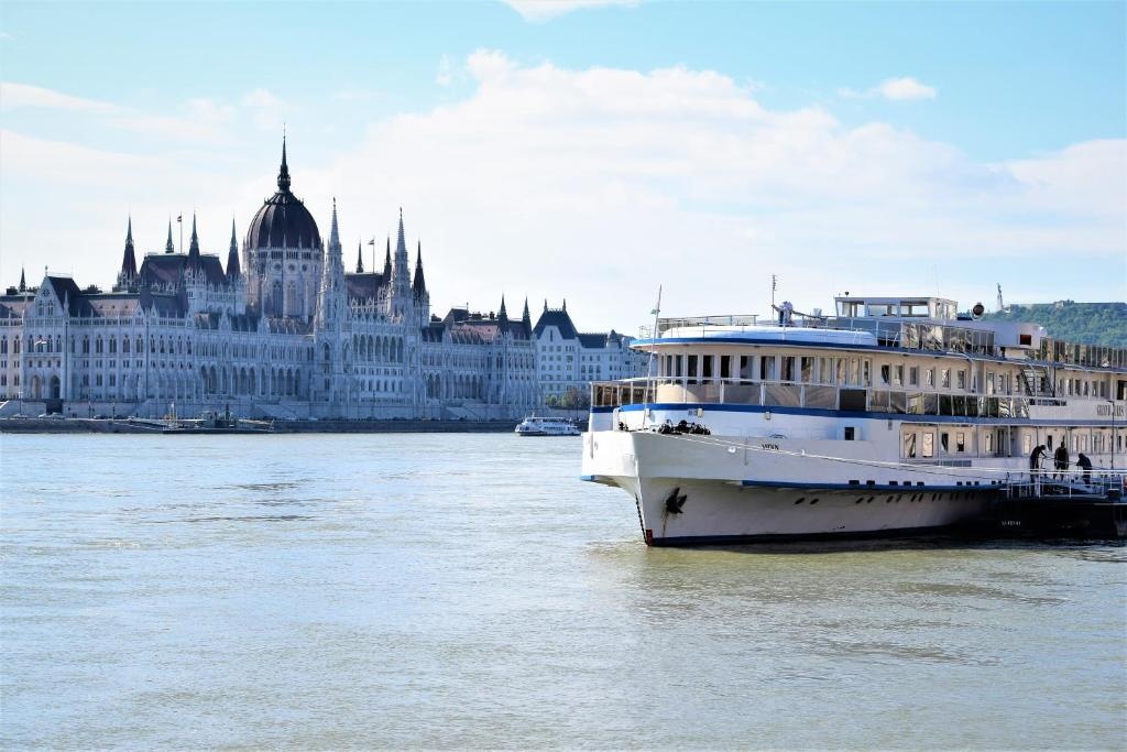 Grand Jules Boat Hotel Budapest — фото