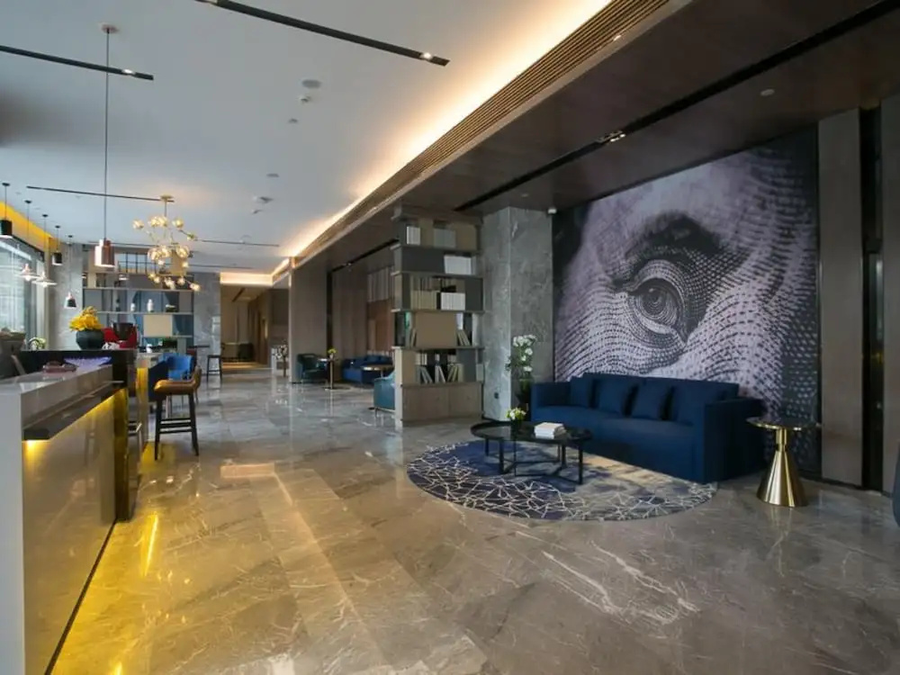 Lobby & Reception