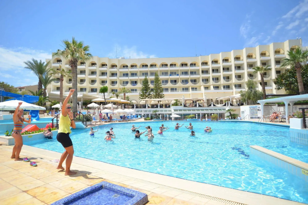 The Golden Coast Beach Hotel - Général