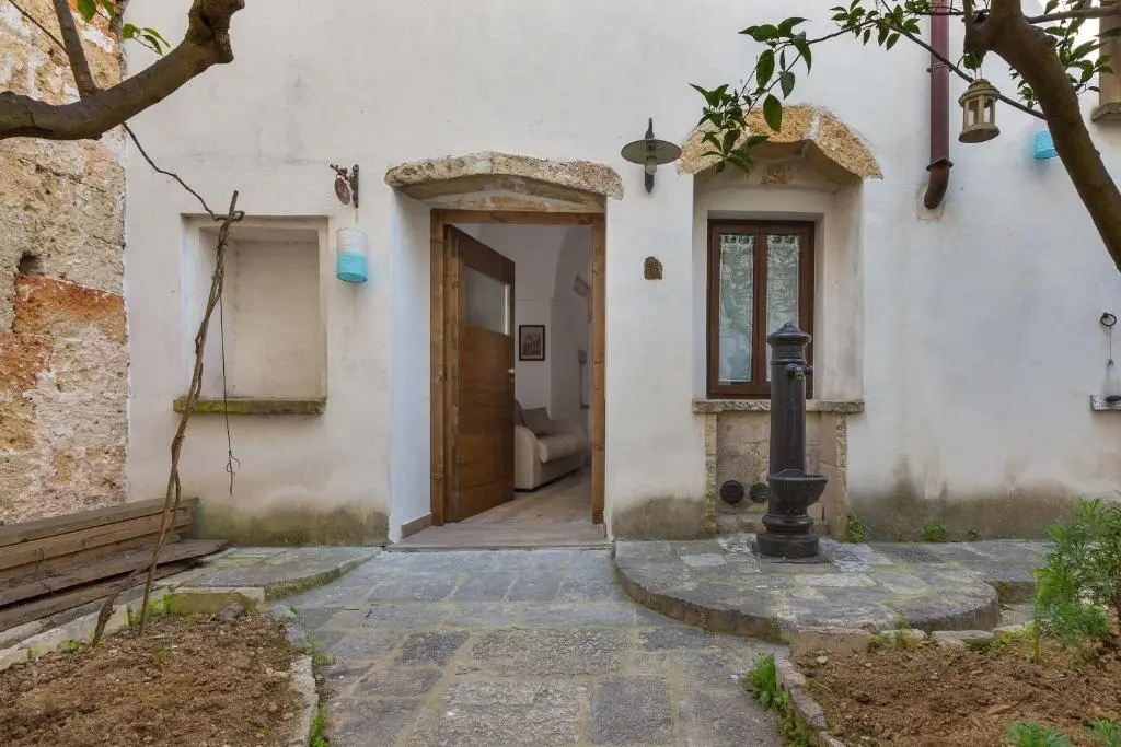 Antico Palazzo Rolli by BarbarHouse