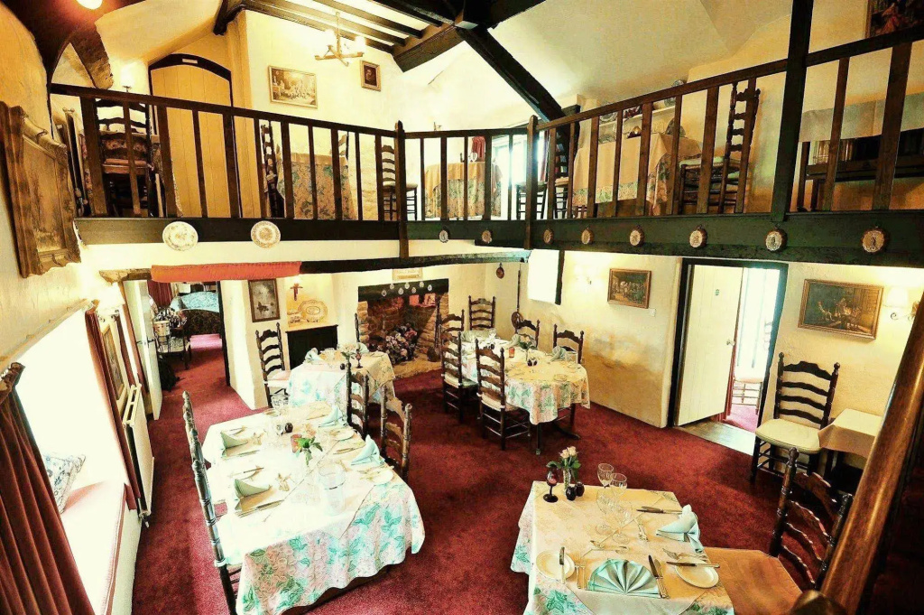 The Barton Cross Hotel - Général