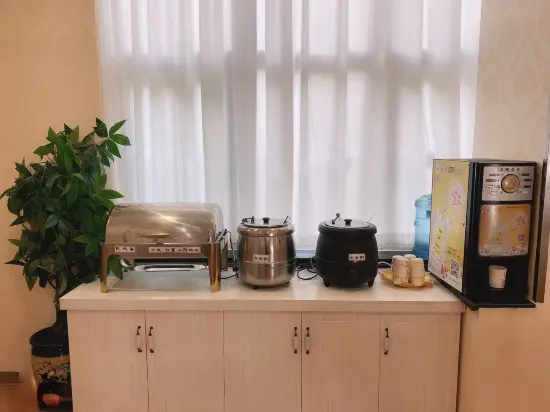Food & Beverage