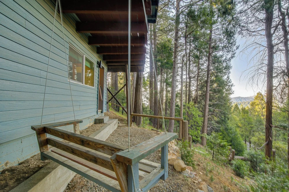 2 Mi to Lake Gregory! Chic Crestline Base Camp