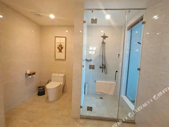 Deluxe Family Suite