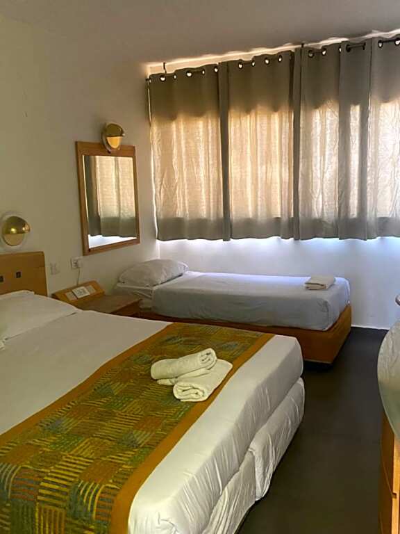 Трёхместный номер Standard в Aquamarine Hotel