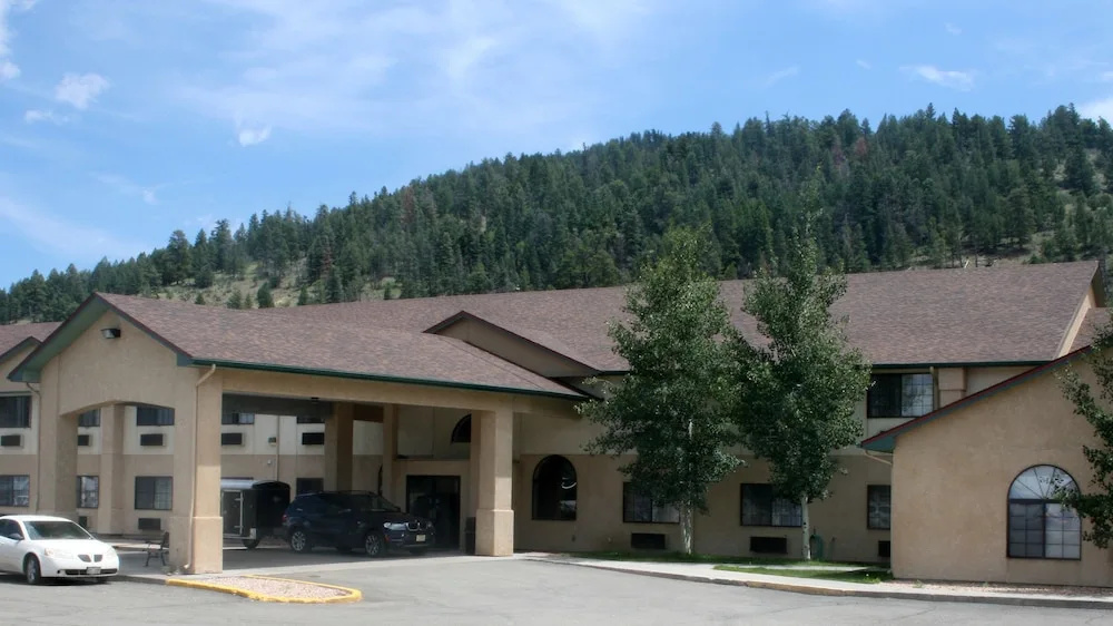 Allington Inn & Suites South Fork