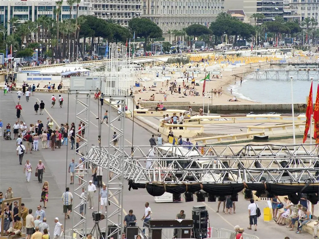 Novotel Suites Cannes Centre - 3