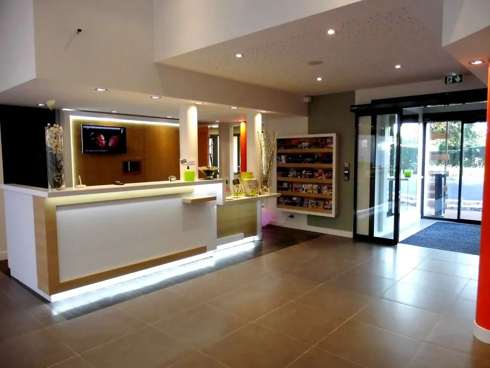 Lobby & Reception