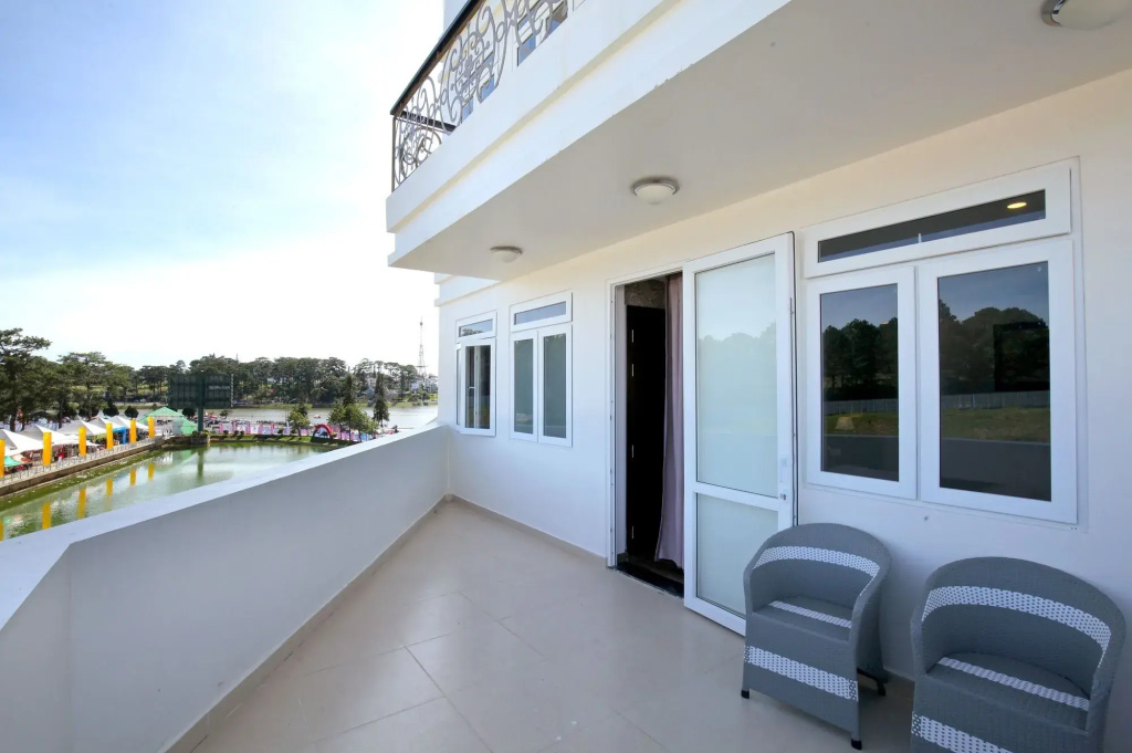 Balcony & Terrace
