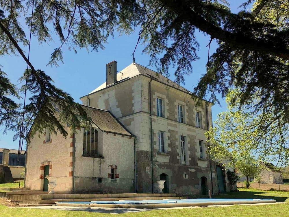 Mansion With all Modern Comforts, Swimming Pool, Large Garden and Stunning Views