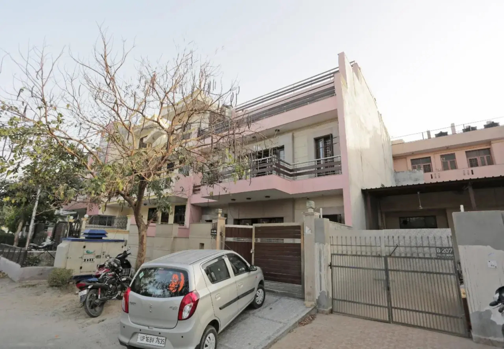 OYO Rooms Noida City Centre 208
