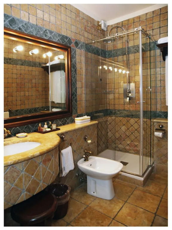 Classic Double room (full double bed)