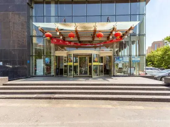 Yining Yili Huacheng Grand Hotel (Kazanqi Scenic Area)