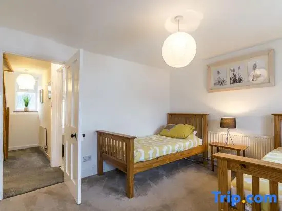 Shell Cottage - 2 Bedroom Holiday Home - Tenby