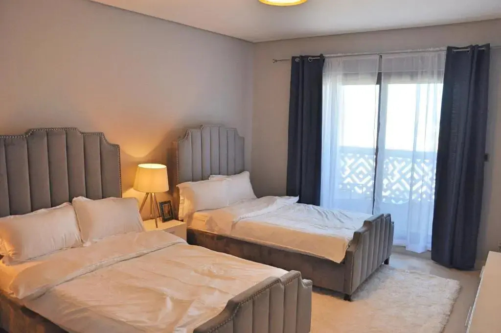 Spacious 4 bd and 2 bd apartments with amazing Sea view