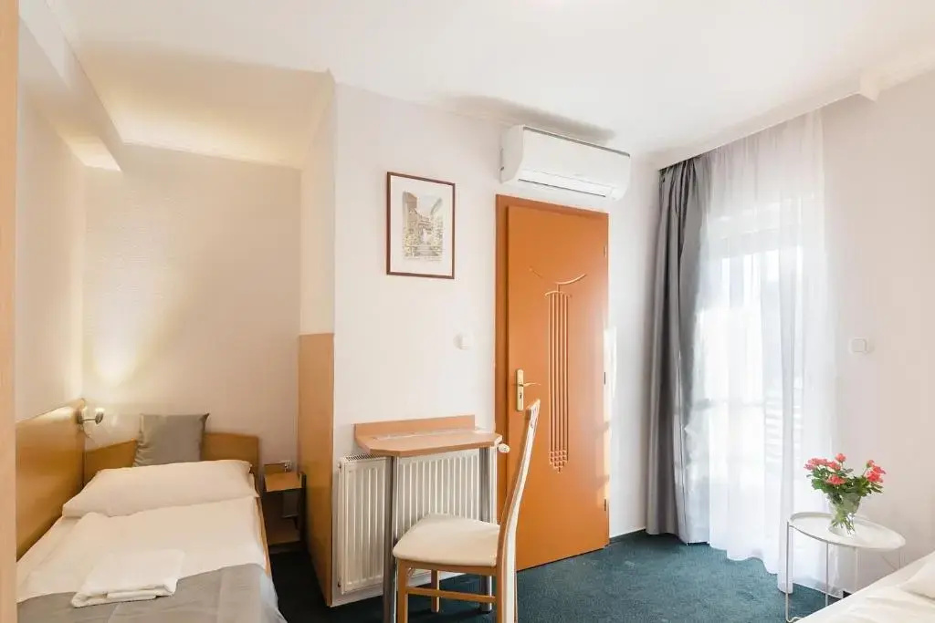 Standard Double room (twin beds)