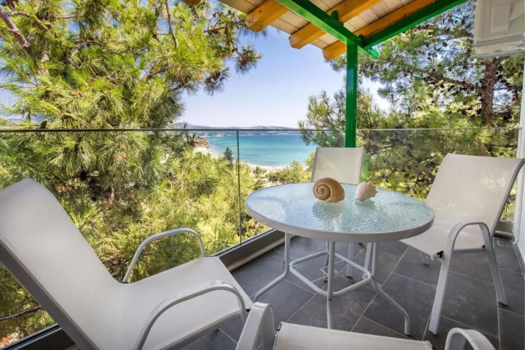 Balcony & Terrace