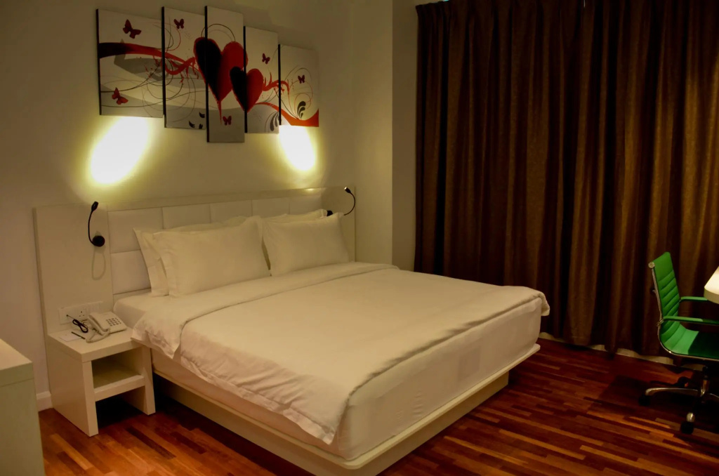 Deluxe Double room (full double bed)