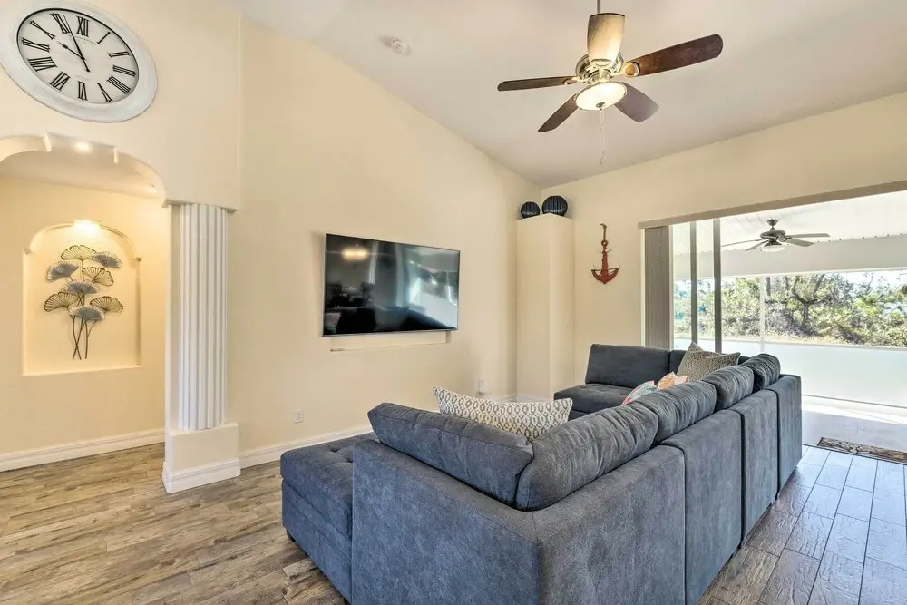Beautiful Port Charlotte Home, 6 Mi to Beach!