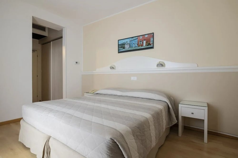 Classic Double room (full double bed)