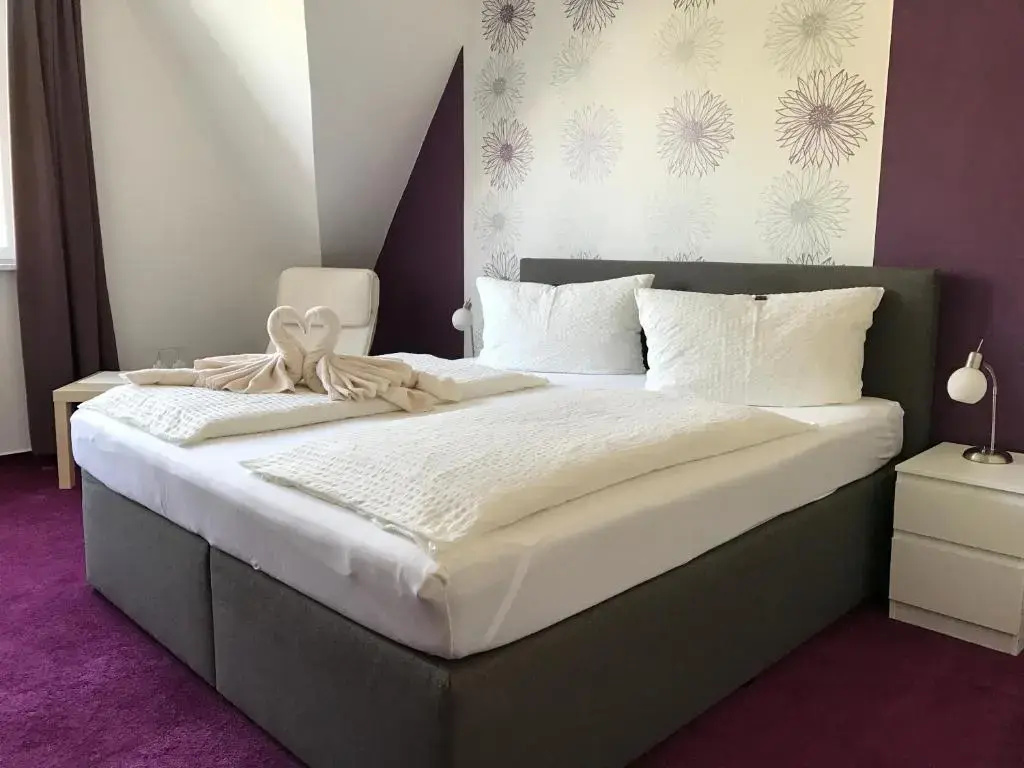 Standard Double room (full double bed)